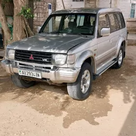 Mitsubishi Pajero 1992