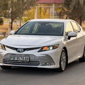 Toyota Camry 2021