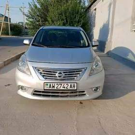 Nissan Versa 2012