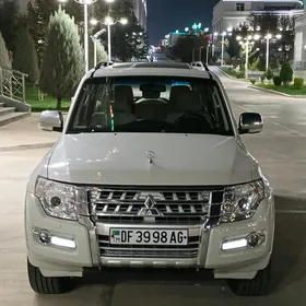 Mitsubishi Pajero 2016