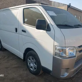 Toyota Hiace 2021