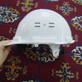Каска белая