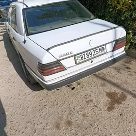 Mercedes-Benz C280 1990