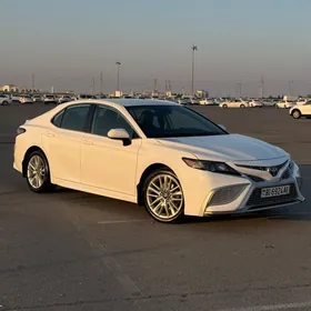 Toyota Camry 2021