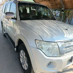 Mitsubishi Pajero 2014