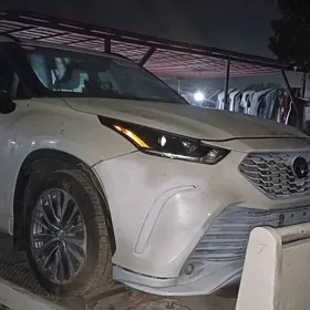 Toyota Highlander 2021