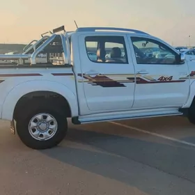 Toyota Hilux 2013