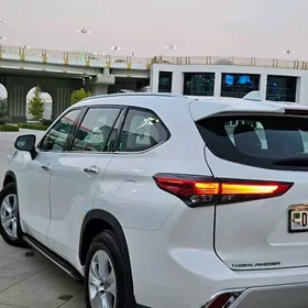 Toyota Highlander 2021