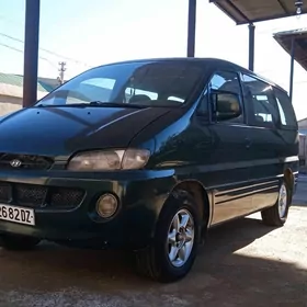 Hyundai H-1 1999