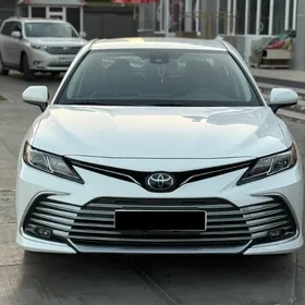 Toyota Camry 2021