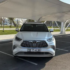 Toyota Highlander 2021