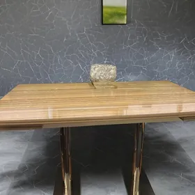 Обеденный стол