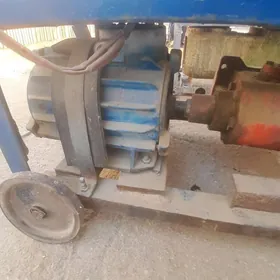 ЭЛЕКТРОДВИГТЕЛ