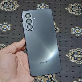 Samsung A17. 8/128. wetnam