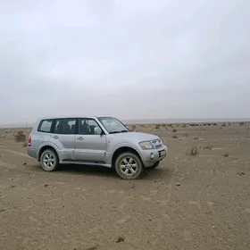 Mitsubishi Pajero 2004