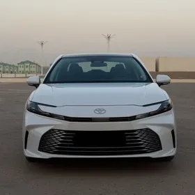 Toyota Camry 2025