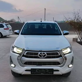 Toyota Hilux 2021