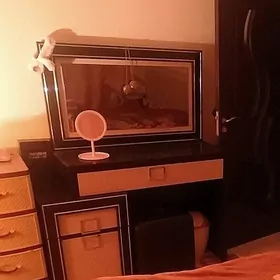 Трюмо с пуфиком