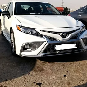 Toyota Camry 2019