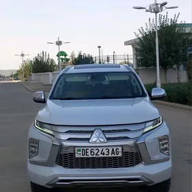 Mitsubishi Pajero 2020