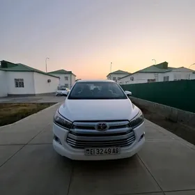 Toyota Innova 2022