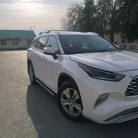 Toyota Highlander 2021