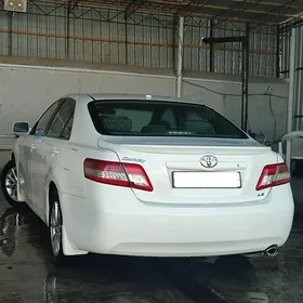 Toyota Camry Hybrid 2011