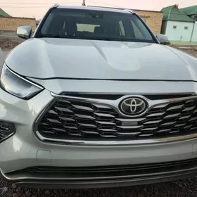 Toyota Highlander 2021