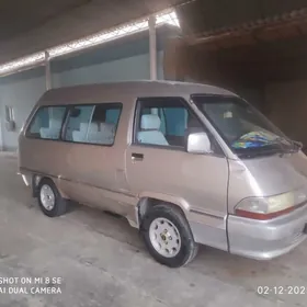 Toyota Previa 1990