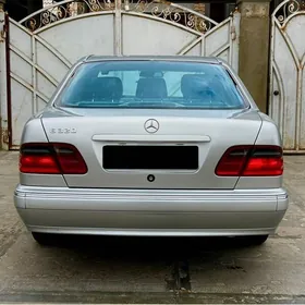 Mercedes-Benz E320 2002