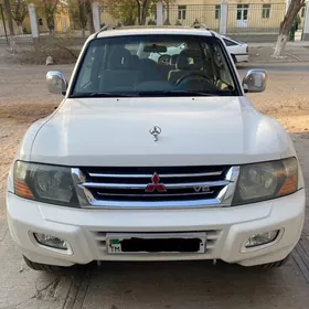 Mitsubishi Pajero 2002