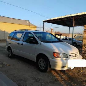 Toyota Sienna 2002