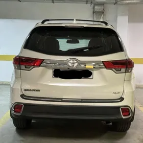 Toyota Highlander 2019