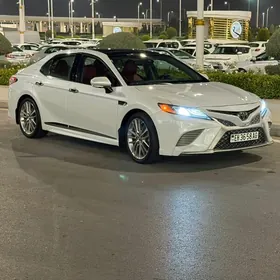 Toyota Camry 2019