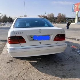 Mercedes-Benz E320 2001