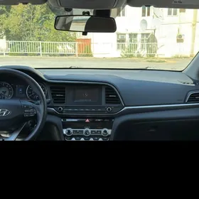 Hyundai Elantra 2020