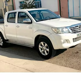 Toyota Hilux 2015