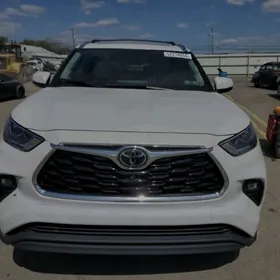 Toyota Highlander 2021