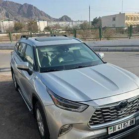 Toyota Highlander 2021