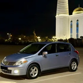 Nissan Versa 2012