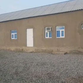 Eýesinden kreýne jaý Duşak oba