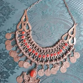 колье, в национальном стиле
