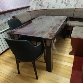 ПРОДАЮ КУХОННЫЙ СТОЛ И СТУЛЬЯ