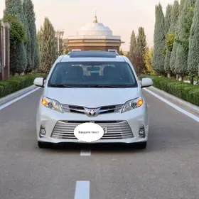 Toyota Sienna 2016