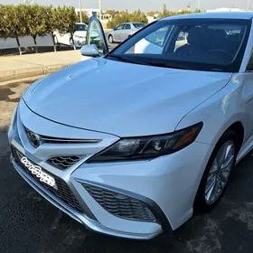 Toyota Camry 2021