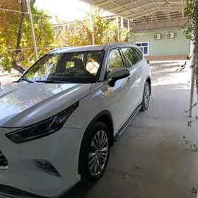 Toyota Highlander 2021