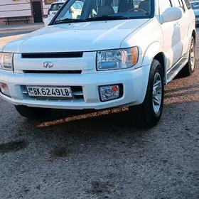 Infiniti QX4 2002