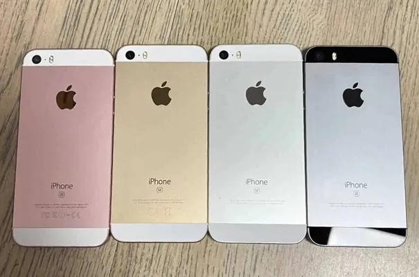 Apple 1-nji nesil iPhone SE smartfonyny we beýleki käbir enjamlaryny könelenleriň hataryna goşdy