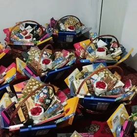 TÄZE ÝYL SOWGATLARY