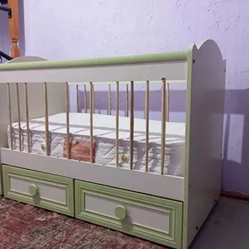 Детская кроватка
